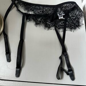 NWOT SHEIN Black Lace Garter Belt – Size M